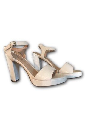 CHINESE LAUNDRY WHITE FAUX LEATHER EMBOSSED PLATFORM HEEL SHOES (9.5)